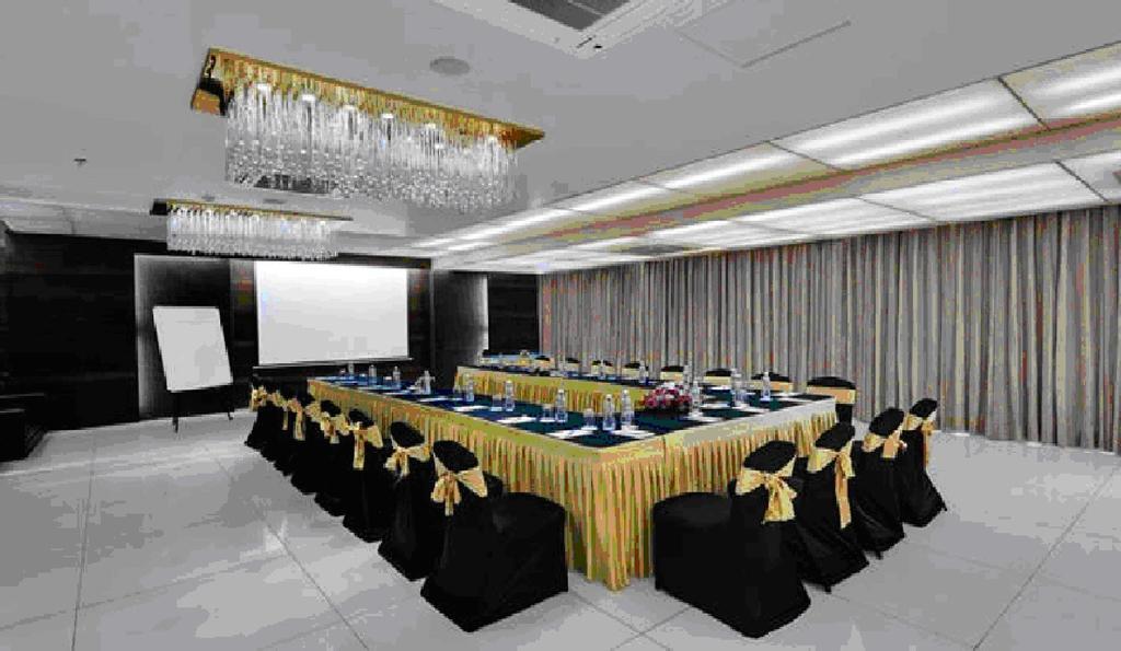 Comfort Inn Sunset Ahmedabad Exterior photo